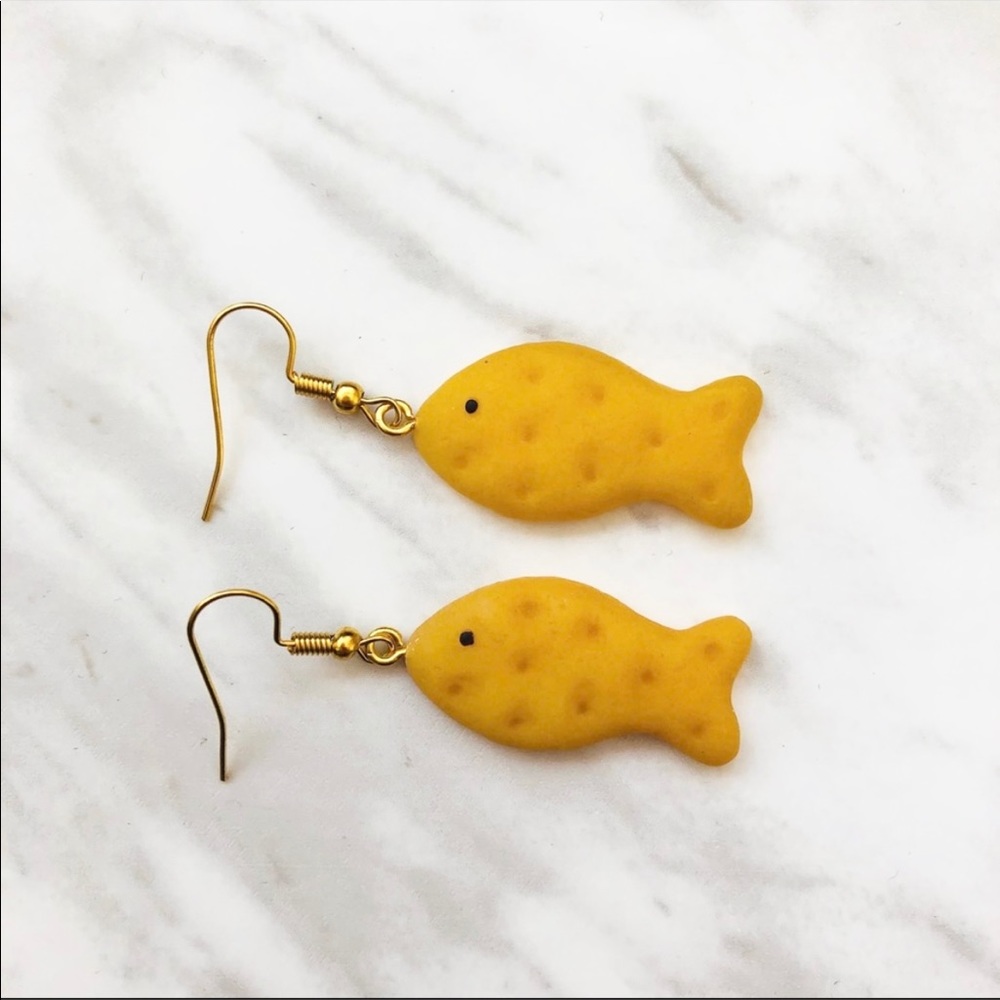 🎉 New Goldfish cracker dangle earrings